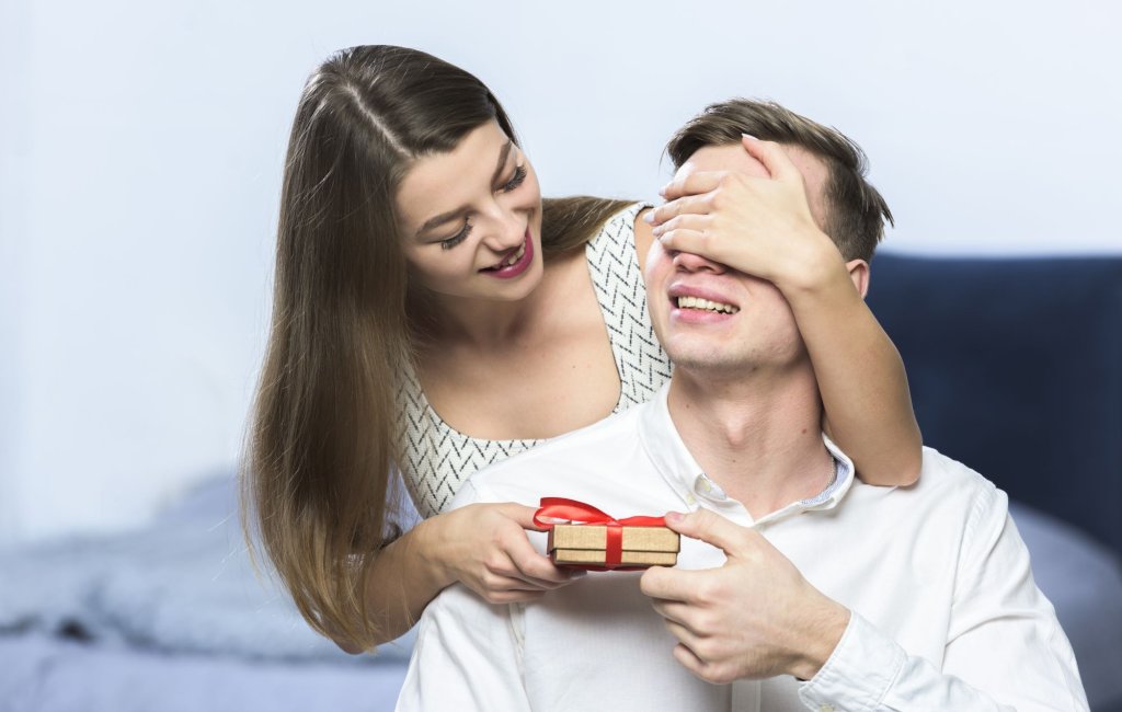 woman-with-gift-covering-man-eyes.jpg