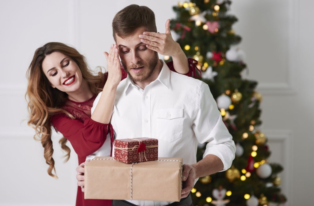 woman-giving-gifts-surprised-man2.jpg